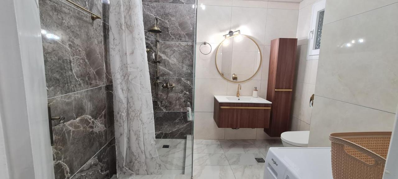 Kv Center Of Athens Apartment Bagian luar foto