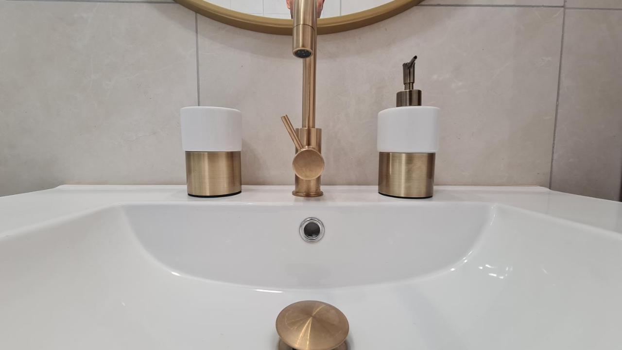Kv Center Of Athens Apartment Bagian luar foto
